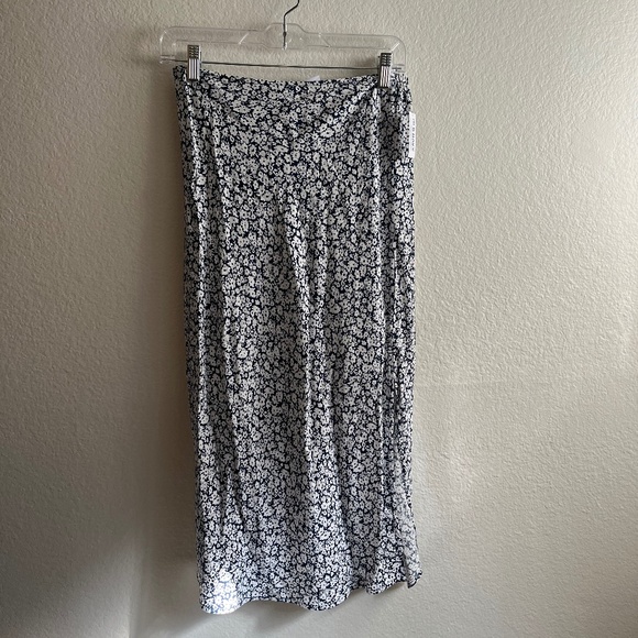 NWT Small Old Navy  Floral Midi Skirt - Navy Blue and White - Picture 1 of 6